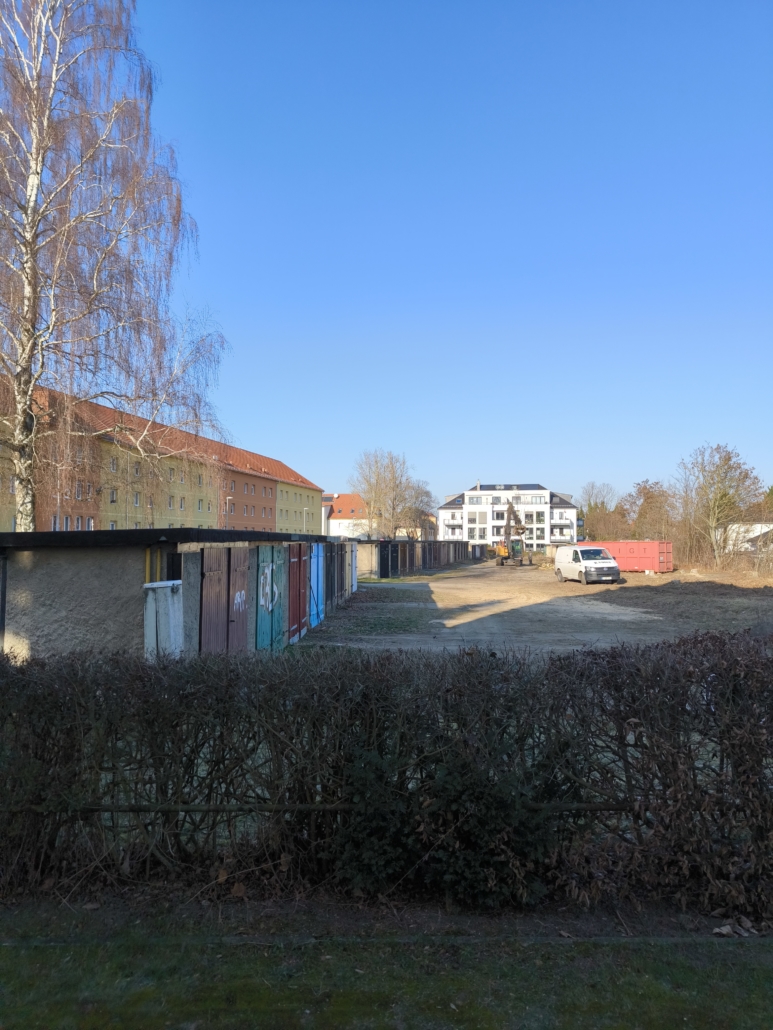 Vorher Bild Garagenhof, alle Garagen stehen noch