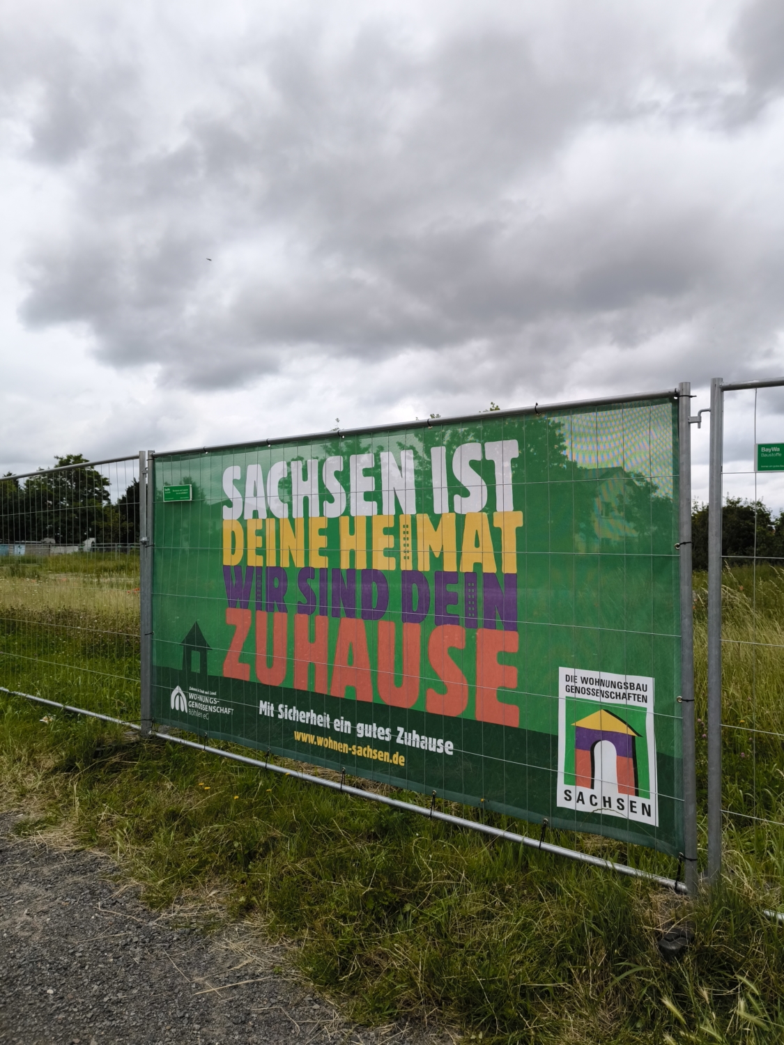 IMG_20260615_101801 Bauzaunbanner an Wielandstraße in Böhlen